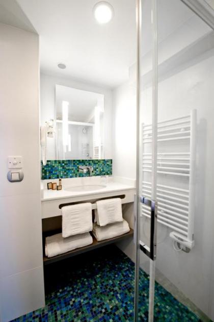 Serotel Suites - image 6
