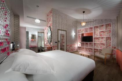 Hotel Crayon Rouge By Elegancia - image 12