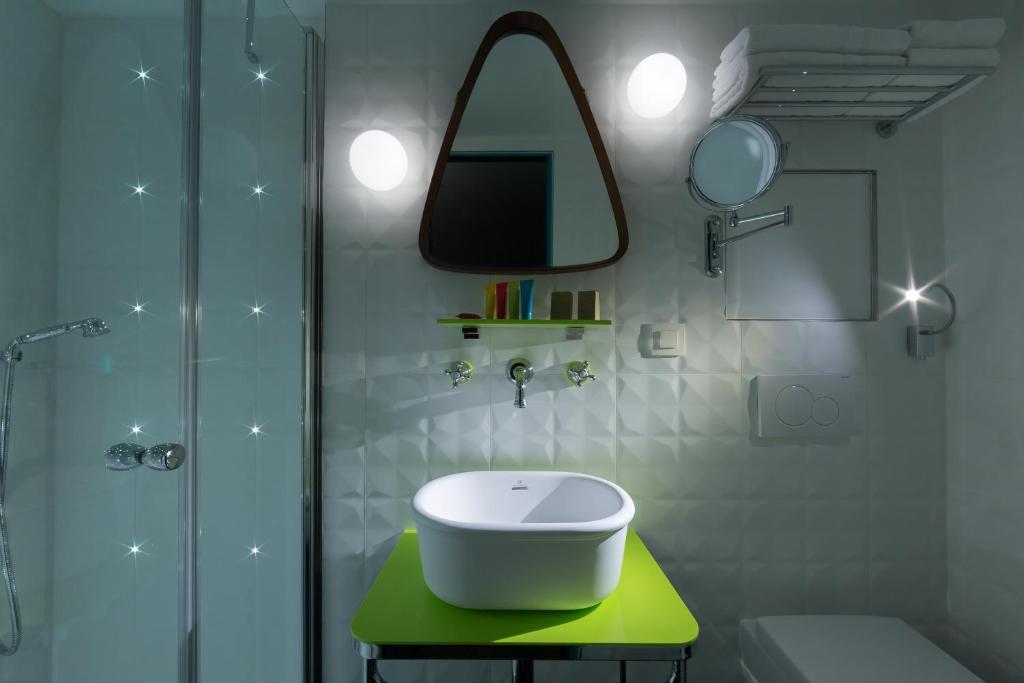 Hotel Crayon Rouge By Elegancia - image 5