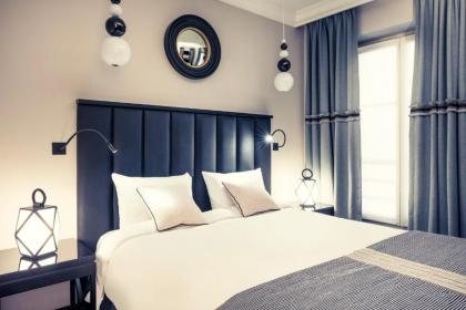 Mercure Paris Arc De Triomphe Wagram Hotel - image 2