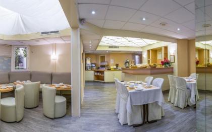 Hotel Fertel Etoile - image 4