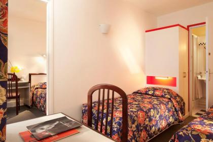 Au Pacific Hotel - image 3