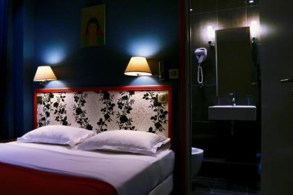 Plug inn Montmartre by Hiphophostels - image 10
