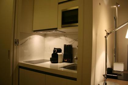 Cirque Deluxe Studio Apartment - image 9