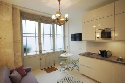 Saint Germain Cosy ChicSuites - image 16