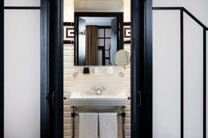 Hotel Monsieur - image 10