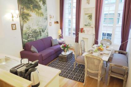 Louvre Opera Private ChicSuites - image 1