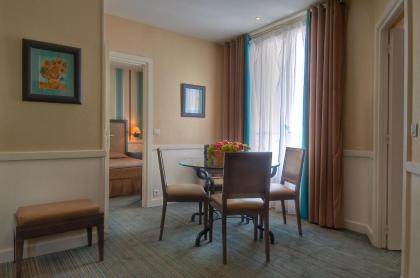 Elysees Apartments - image 11