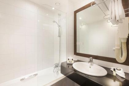 Elysees Apartments - image 4