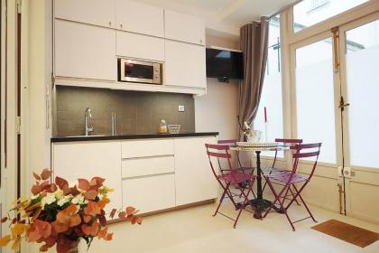 Palais Royal ChicSuites - image 14