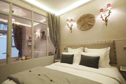Palais Royal ChicSuites - image 15