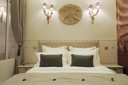 Palais Royal ChicSuites - image 2