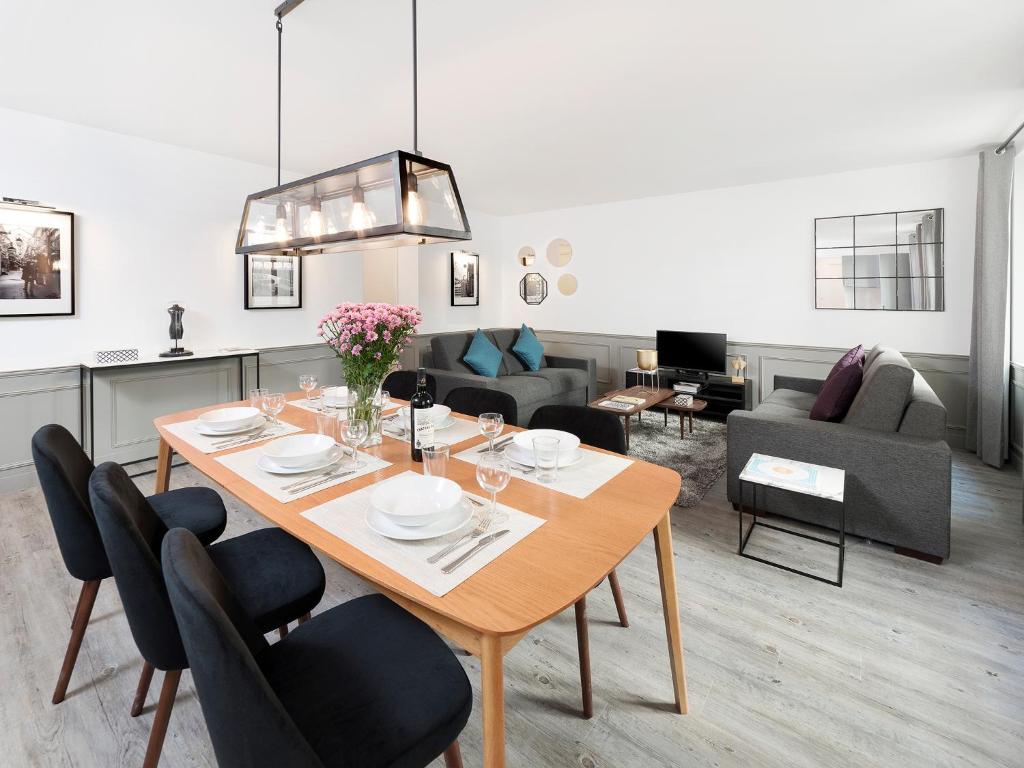 LivinParis - Luxury 3 Bedrooms Le Marais I - image 2
