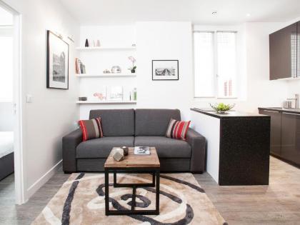 Charming apartment in heart of Paris - image 10