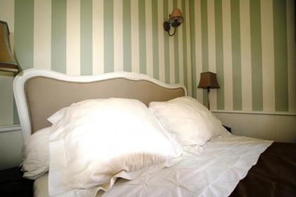 ParisInteriorsRentals - Beautiful Le Marais NOTRE DAME Appartement - image 11