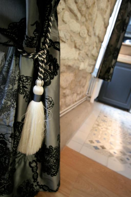 ParisInteriorsRentals - Beautiful Le Marais NOTRE DAME Appartement - image 4