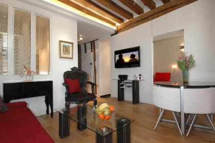 HolidaysInParis-Bourg Tibourg II - image 3