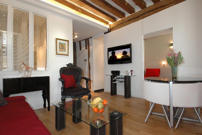 HolidaysInParis-Bourg Tibourg II - image 3