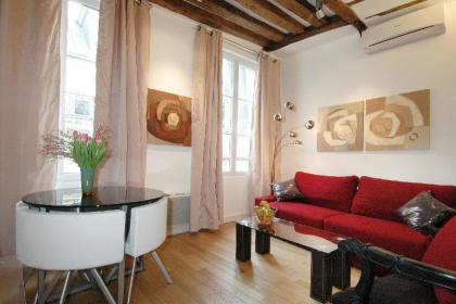 HolidaysInParis-Bourg Tibourg II - image 8
