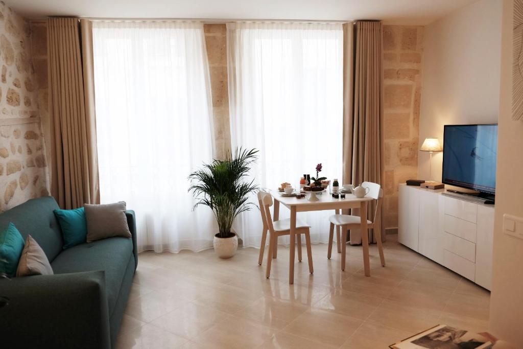 Jardin Saint Honoré Apartments - main image