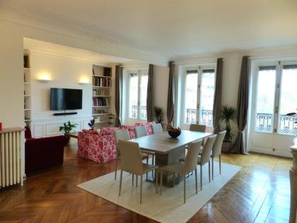 Marvellous Sunbathed 3BR at the heart of Paris - image 11