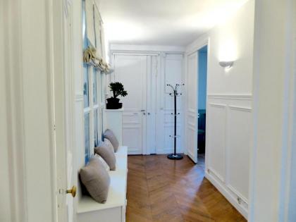 Marvellous Sunbathed 3BR at the heart of Paris - image 12
