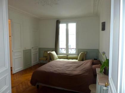 Marvellous Sunbathed 3BR at the heart of Paris - image 13