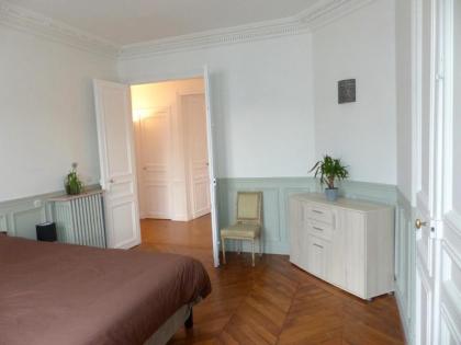 Marvellous Sunbathed 3BR at the heart of Paris - image 18