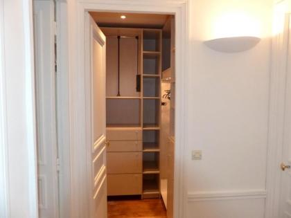 Marvellous Sunbathed 3BR at the heart of Paris - image 20