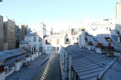 Marvellous Sunbathed 3BR at the heart of Paris - image 3