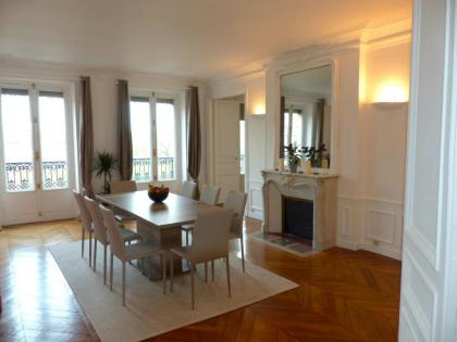 Marvellous Sunbathed 3BR at the heart of Paris - image 8