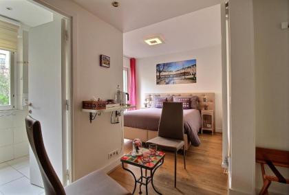Assia & Nathalie - Luxury B&B MARAIS - image 10