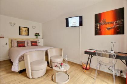Assia & Nathalie - Luxury B&B MARAIS - image 15