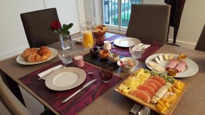 Assia & Nathalie - Luxury B&B MARAIS - image 2