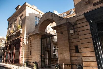 Assia & Nathalie - Luxury B&B MARAIS - image 3