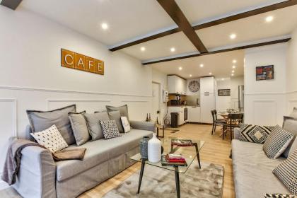 14 Luxury Flat Eiffel Design 1 - image 1