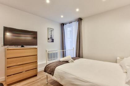 14 Luxury Flat Eiffel Design 1 - image 10