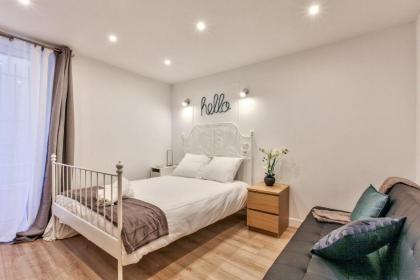 14 Luxury Flat Eiffel Design 1 - image 15
