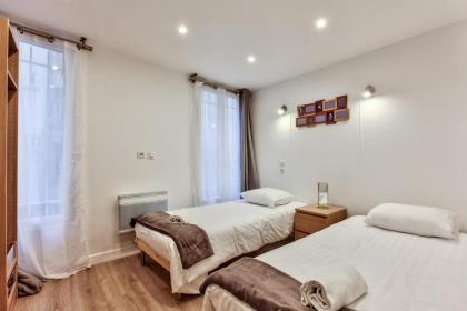 14 Luxury Flat Eiffel Design 1 - image 16
