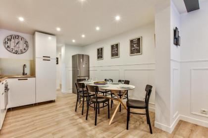 14 Luxury Flat Eiffel Design 1 - image 2