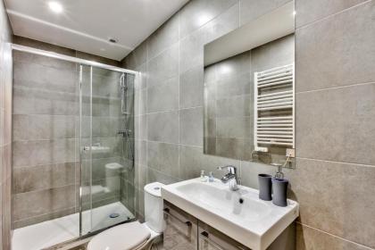 14 Luxury Flat Eiffel Design 1 - image 5