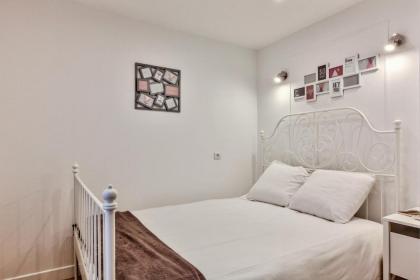 14 Luxury Flat Eiffel Design 1 - image 8