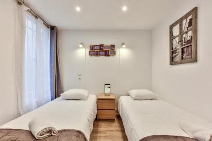14 Luxury Flat Eiffel Design 1 - image 9