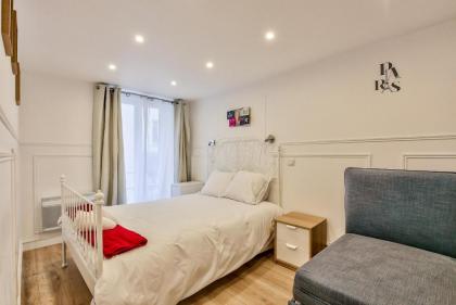 13 Luxury Flat eiffel design 2 - image 13