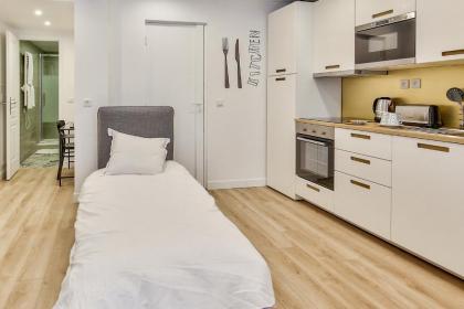 13 Luxury Flat eiffel design 2 - image 14
