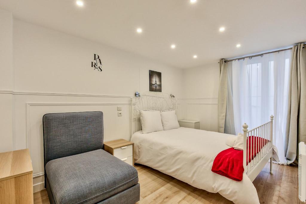13 Luxury Flat eiffel design 2 - image 2