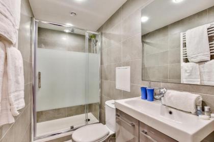 13 Luxury Flat eiffel design 2 - image 3