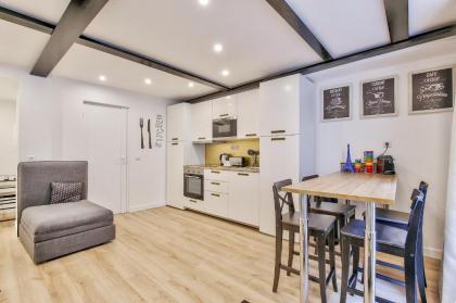 13 Luxury Flat eiffel design 2 - image 8