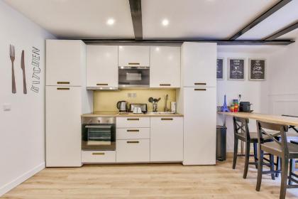 13 Luxury Flat eiffel design 2 - image 9