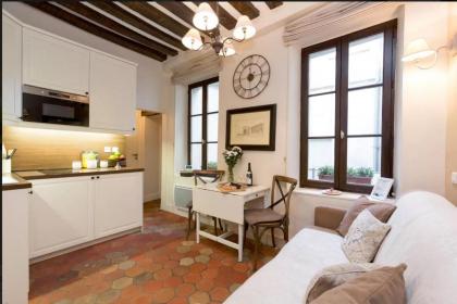 Apartment des Deux Ponts - image 1